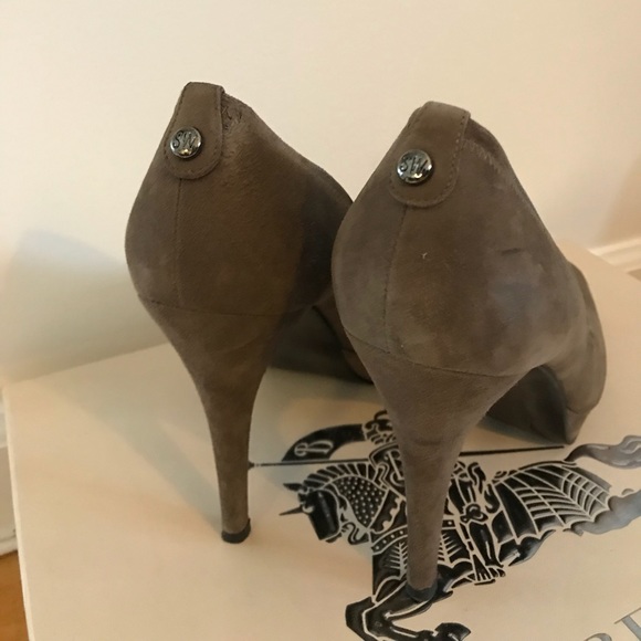 Stuart Weizmann Tan Peep Toe Pump 9 - Picture 3 of 8